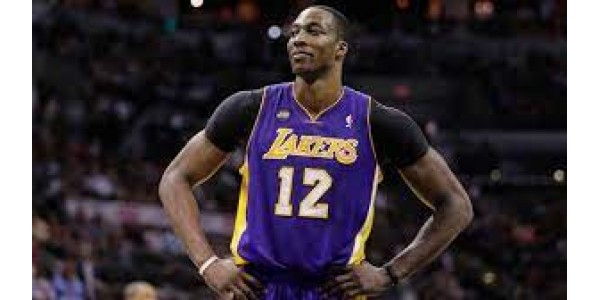 La percepción de Dwight Howard de usar la camiseta de Los Angeles Lakers por tercera vez